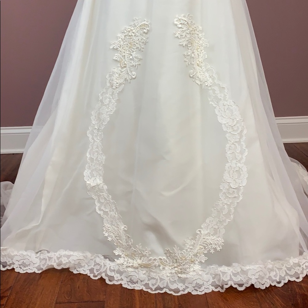 💐 Vintage Lace Union Made Wedding Gown 💐 - Picture 4 of 16